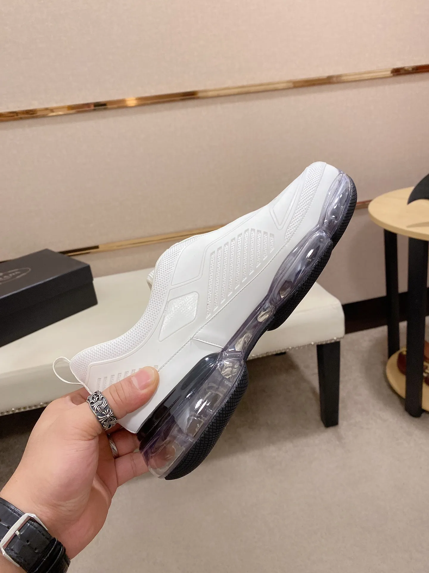 Factory price: 640💰 ✔️✔️✔️High-quality new PRADA counters are launched simultaneously. The new men's shoes and 😘fabric are made of high-tech glue-spraying technology. Lining: Full cowhide lining. 👍🏿 High-end ☄️ air-cushion molded anti-slip rubber outsole, exquisite lines, simple and elegant, comfortable and high-end for leisure travel. Code number: 38 to 45